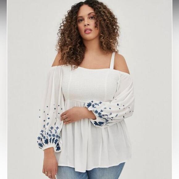Torrid Gauze Embroidered Smocked Cold Shoulder White‎ & Blue Top Size 4X - Picture 1 of 10